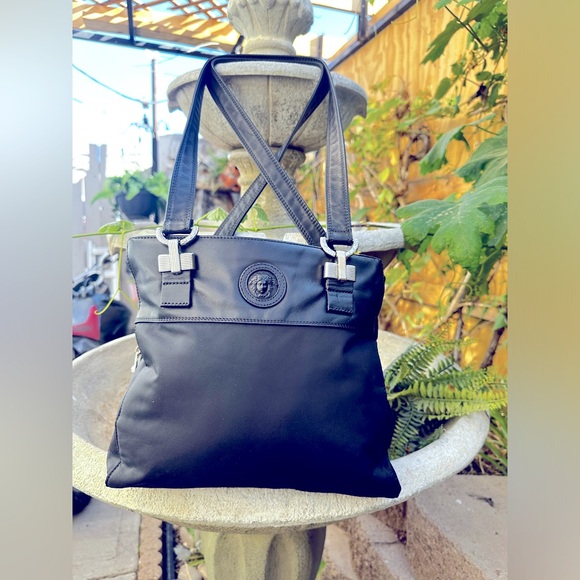 ♠️Gianni Versace Womens Black Leather♠️ Italy Inner Dividers Medium Shoulder Bag - Picture 2 of 12